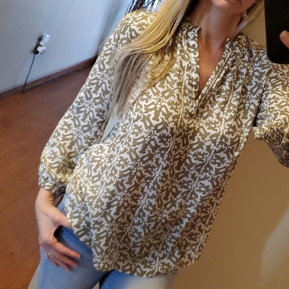 LOFT Tops - LOFT ruffle neck shirt